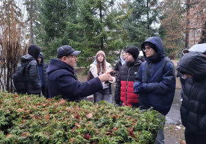 Uczniowie na Powązkach c.d.