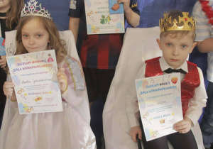 Amelia i Olek jako królewska para balu.