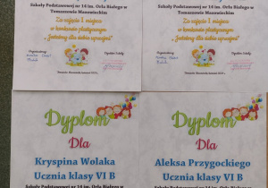 Dyplomy laureatów. Fot. M. Ekiert