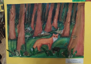Praca plastyczna przedstawiająca las z lisem po środku.