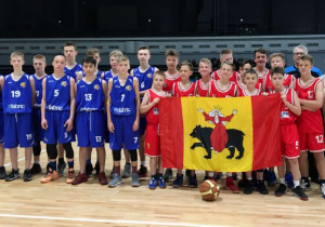 Pierwszy mecz koszykówki w Arenie Lodowej pomiędzy IUKS Lider - Szkoła Marcina Gortata Łódź 