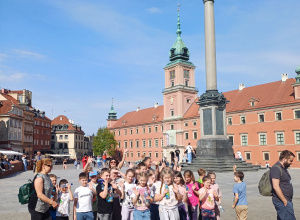 Pierwszaki zwiedzają Warszawę.