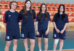 Cztery uczennice w strojach sportowych. Od lewej Gabrysia, Sylwia, Martynai Julia.