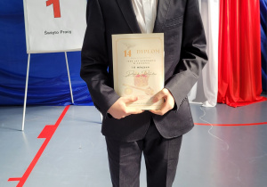 Filip z dyplomem za prace plastyczną