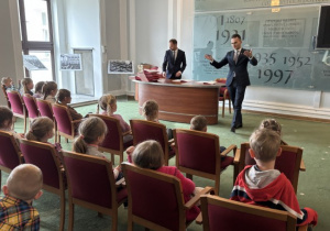Dzieci zwiedzają sejm z p. Adrianem Witczak Posłem na Sejm RP