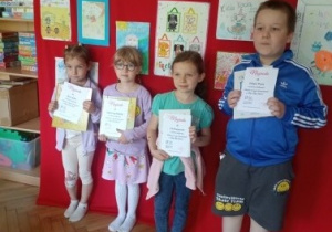 Nagrodzone dzieci, laureacu konkursu plastycznego