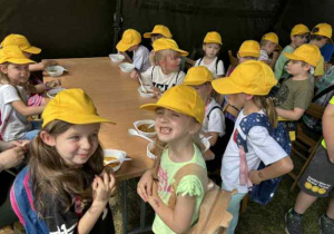 Udział dzieci w pikniku wojskowym