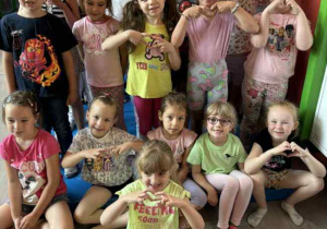Dzieci w sali zabaw FGKids