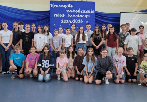 Duża grlupa uczniów ze srednia 4,75 i więcej.