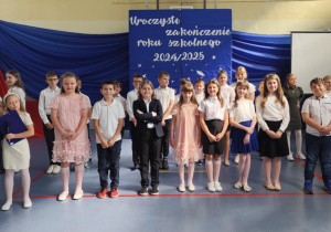 Uczniowie klasy 3a podczas zakończenia roku szkolnego 2024/2025.