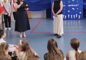 Pani dyrektor dziękuje pani Elżbiecie Piasnej za wieloletnią współpracę.
