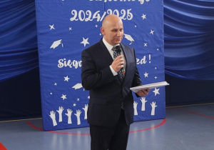 Pan prezydent Marcin Witko składa życzenia społeczności szkolnej na nadchodzące wakacjie 2025.