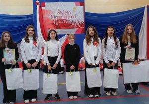 Laureaci konkursu plastycznego "Skojarzenia - o czym myślisz, co widzisz oczyma wyobraźni, gdy słyszysz to słowo"