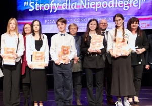 Laureaci V Powiatowego Patriotycnego Konkursu Recytatorskiego a wśród nich nasza Ula Mruszczyk.