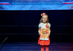 Leena Bandos z dyplomen na scenie PCAS-u