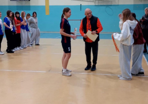 Oliwia podczas ceremonii odbierania dyplomu